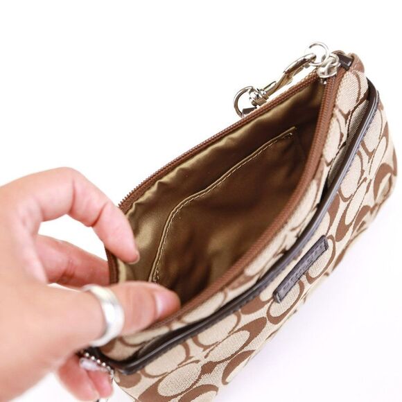 NWT Coach Signature LOGO Wristlet Pouch Bag - Picture 8 of 10